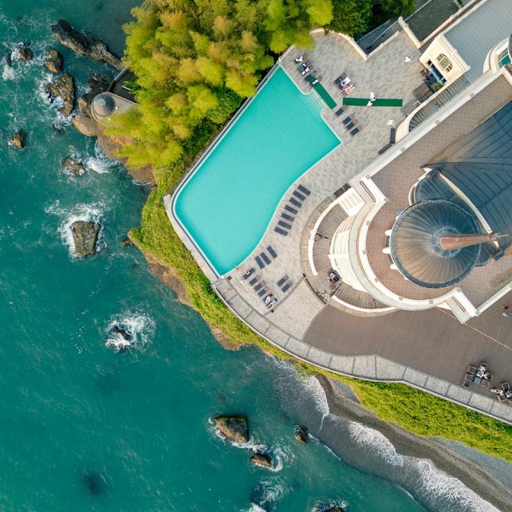 Outdoor terrace seating suitable for families in Ottawa
